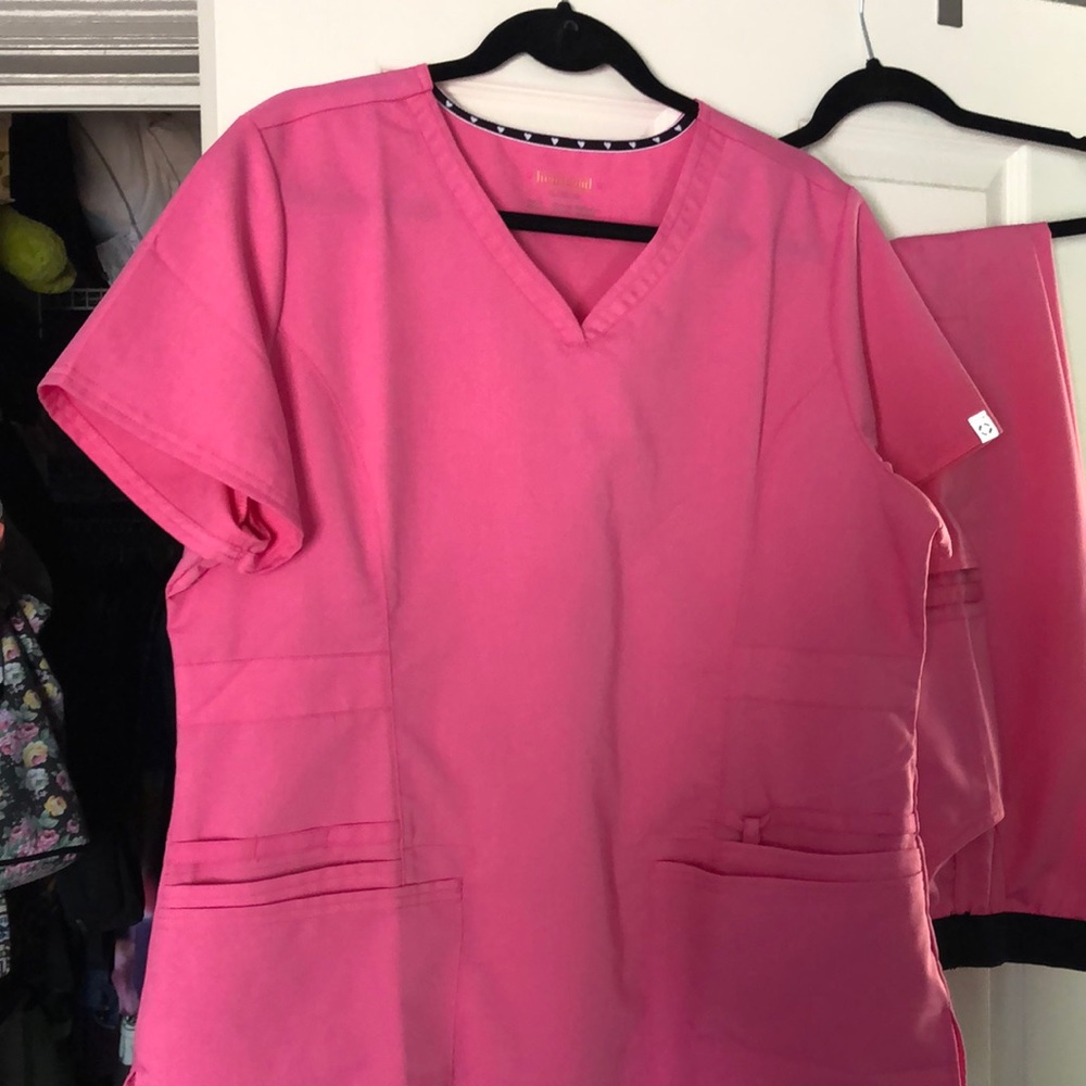 Scrub set